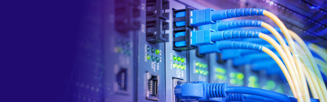 Cables y conectores de fibra óptica en TME